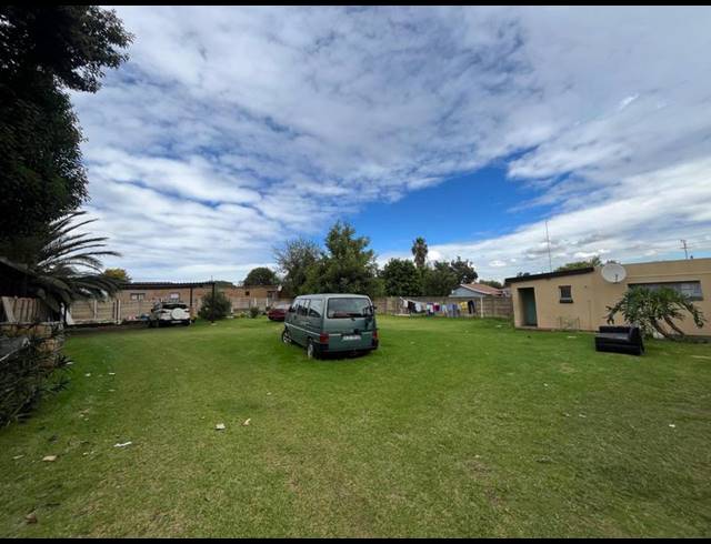 9 BEDROOM HOUSE FOR SALE IN KEMPTON PARK EXT 02